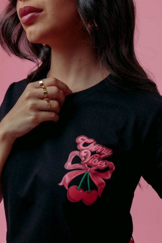 T-Shirt - Cherry Vibes - Preto