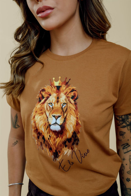 T-Shirt - Leão Ele vive - Marrom