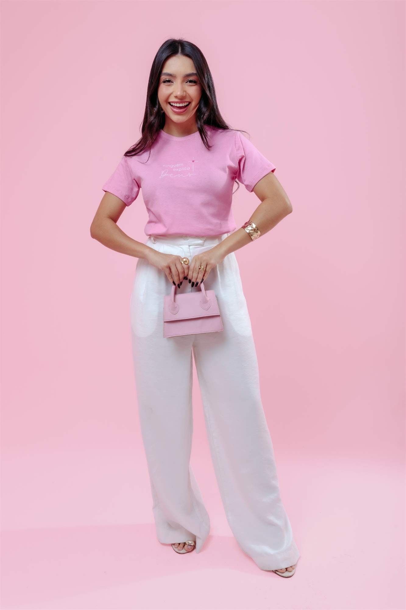 T-Shirt - Ninguém explica Deus - Rosa Chiclete
