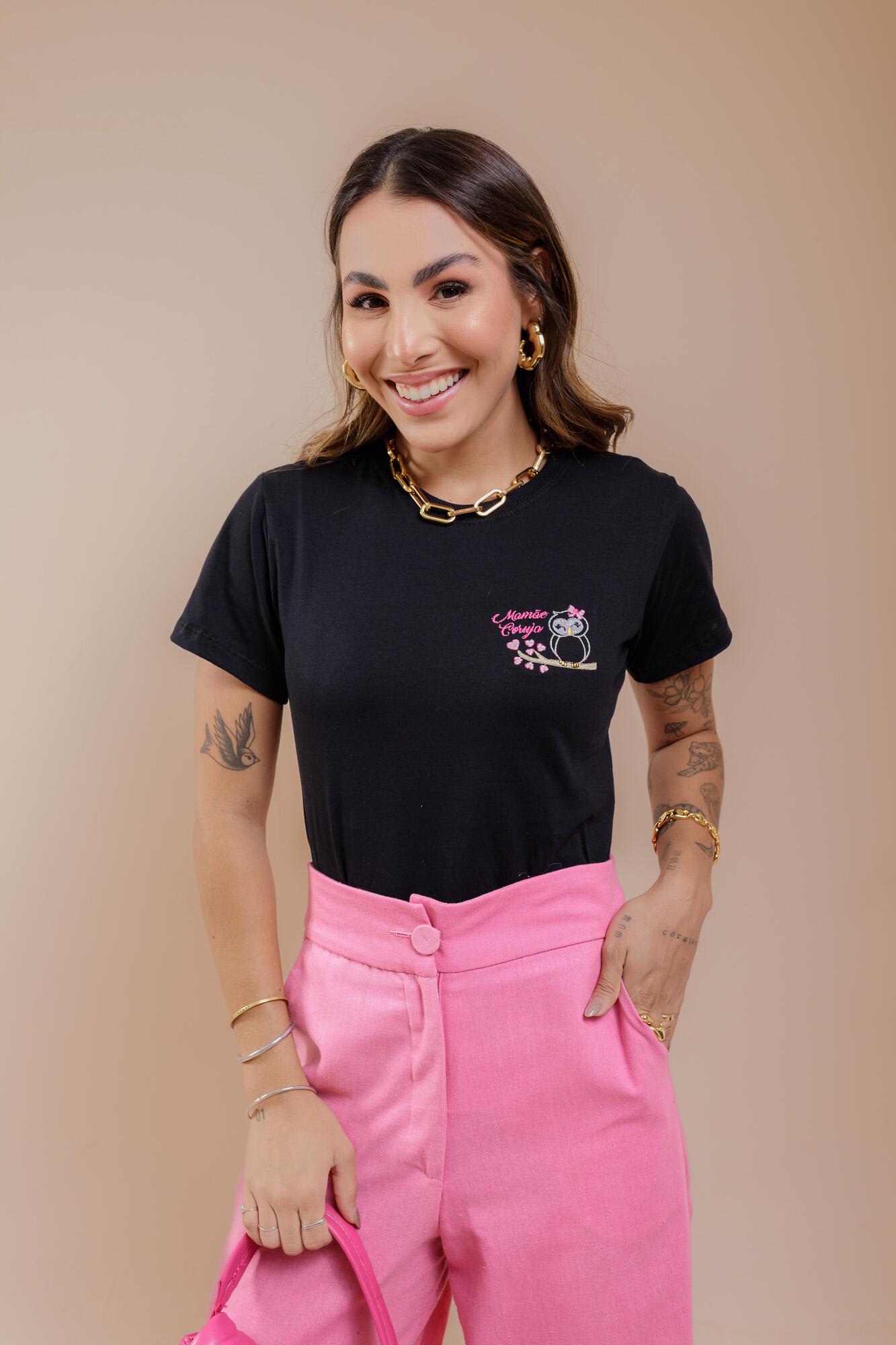 T-Shirt - Bordada - Mamãe coruja - Preto