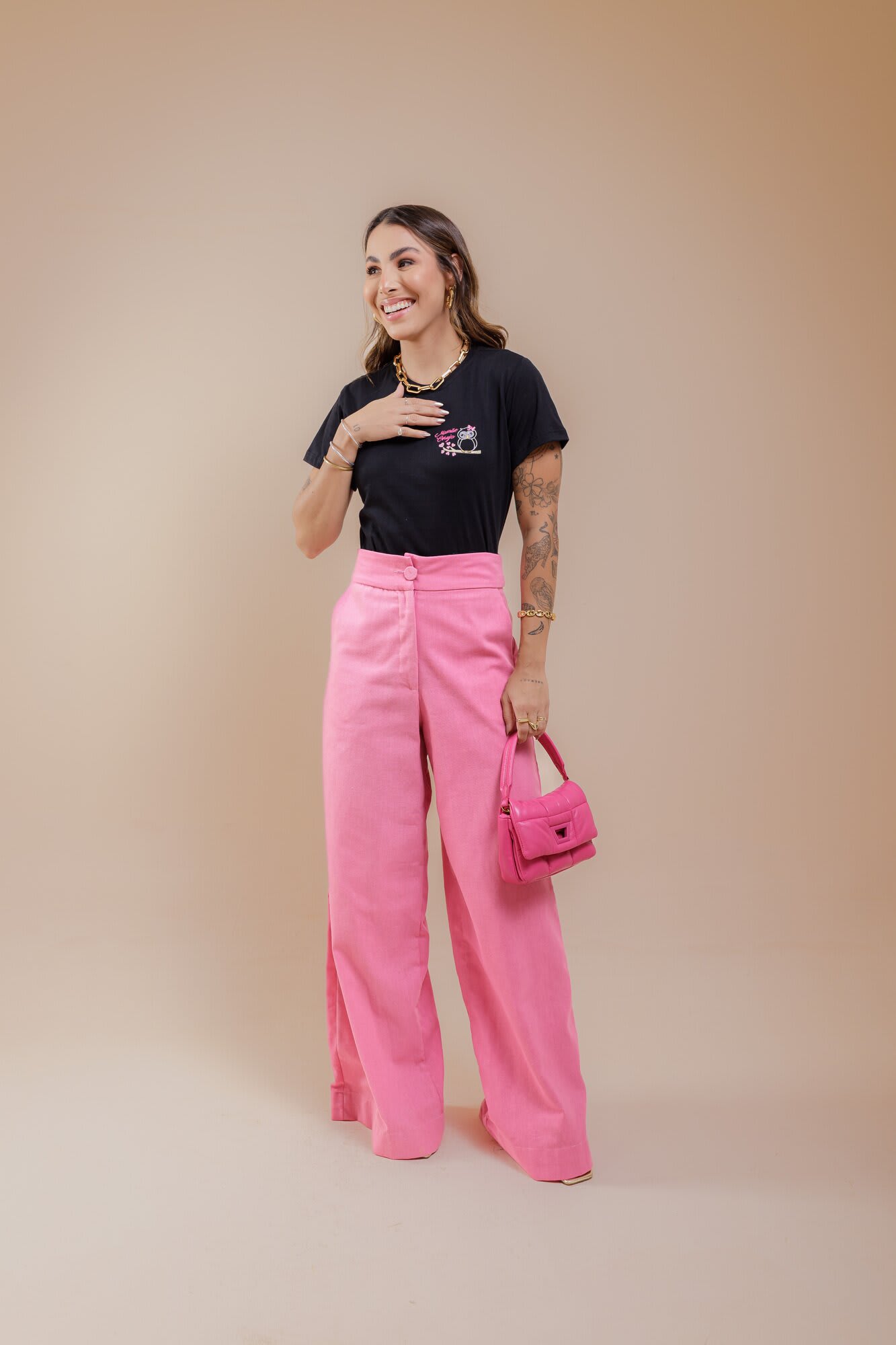 T-Shirt - Bordada - Mamãe coruja - Preto