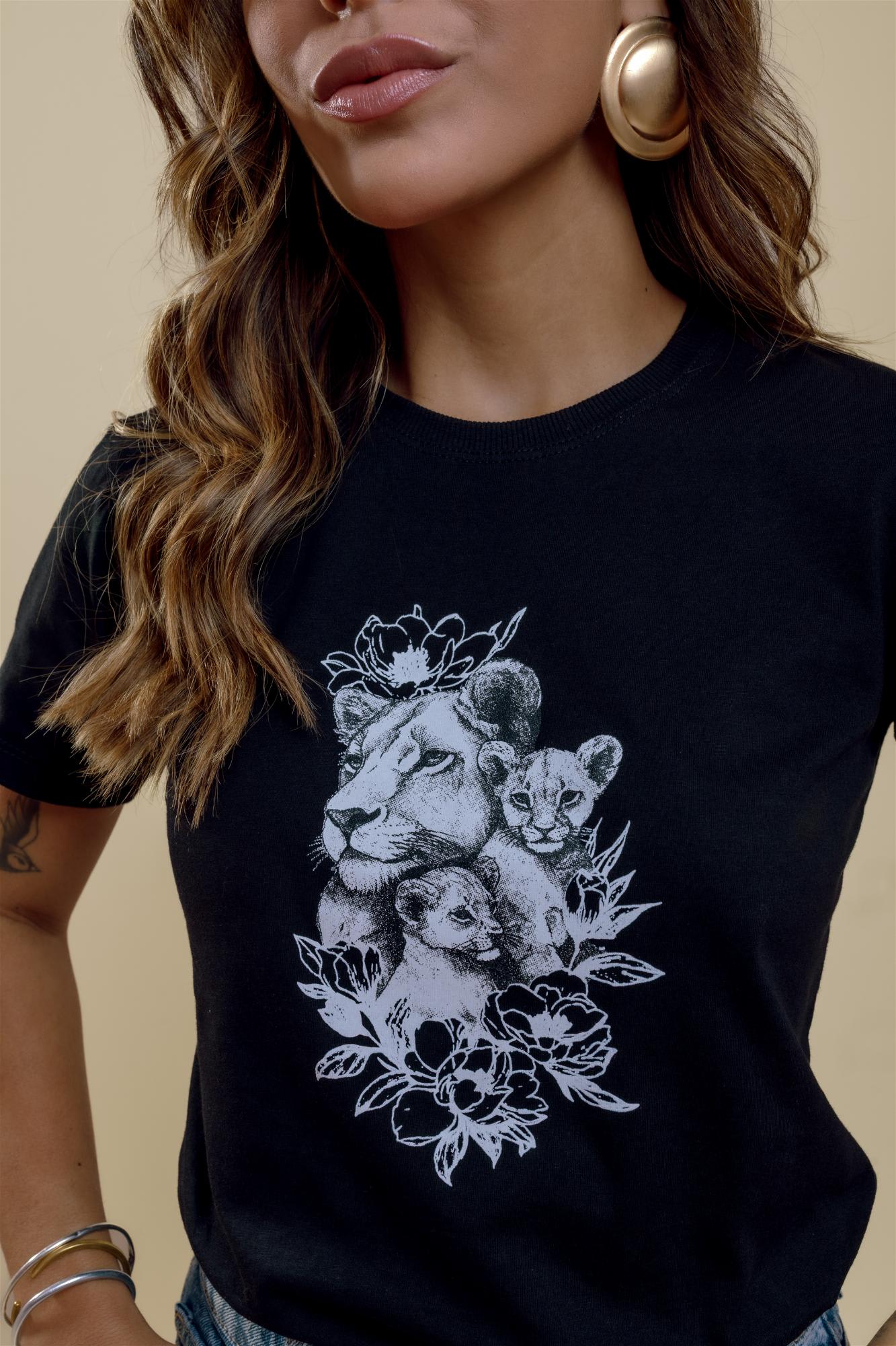 T-Shirt - Leoa C/ Filhotes - Preto