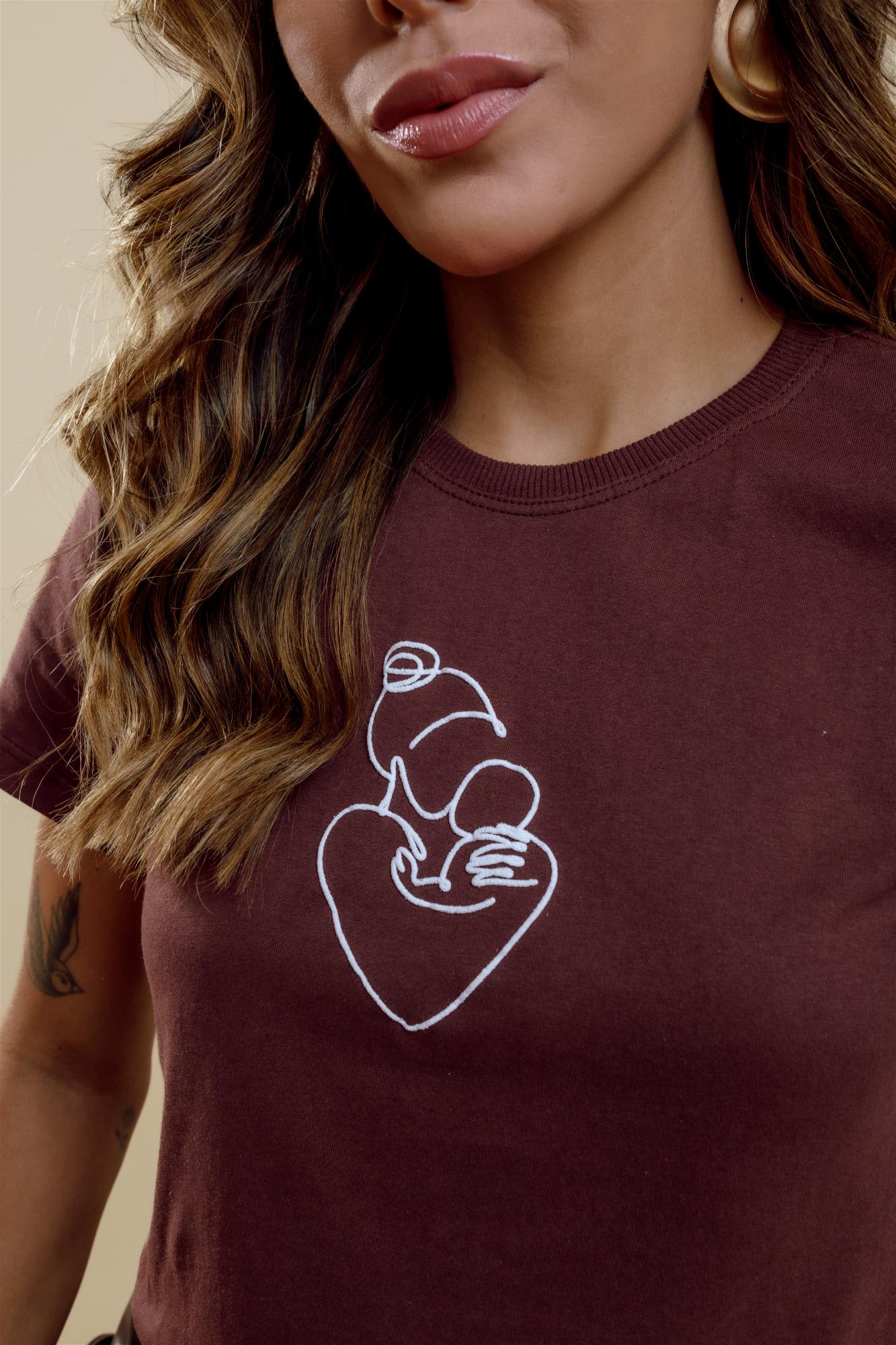 T-Shirt - Mãe e Filho (Alto Relevo) - Marrom