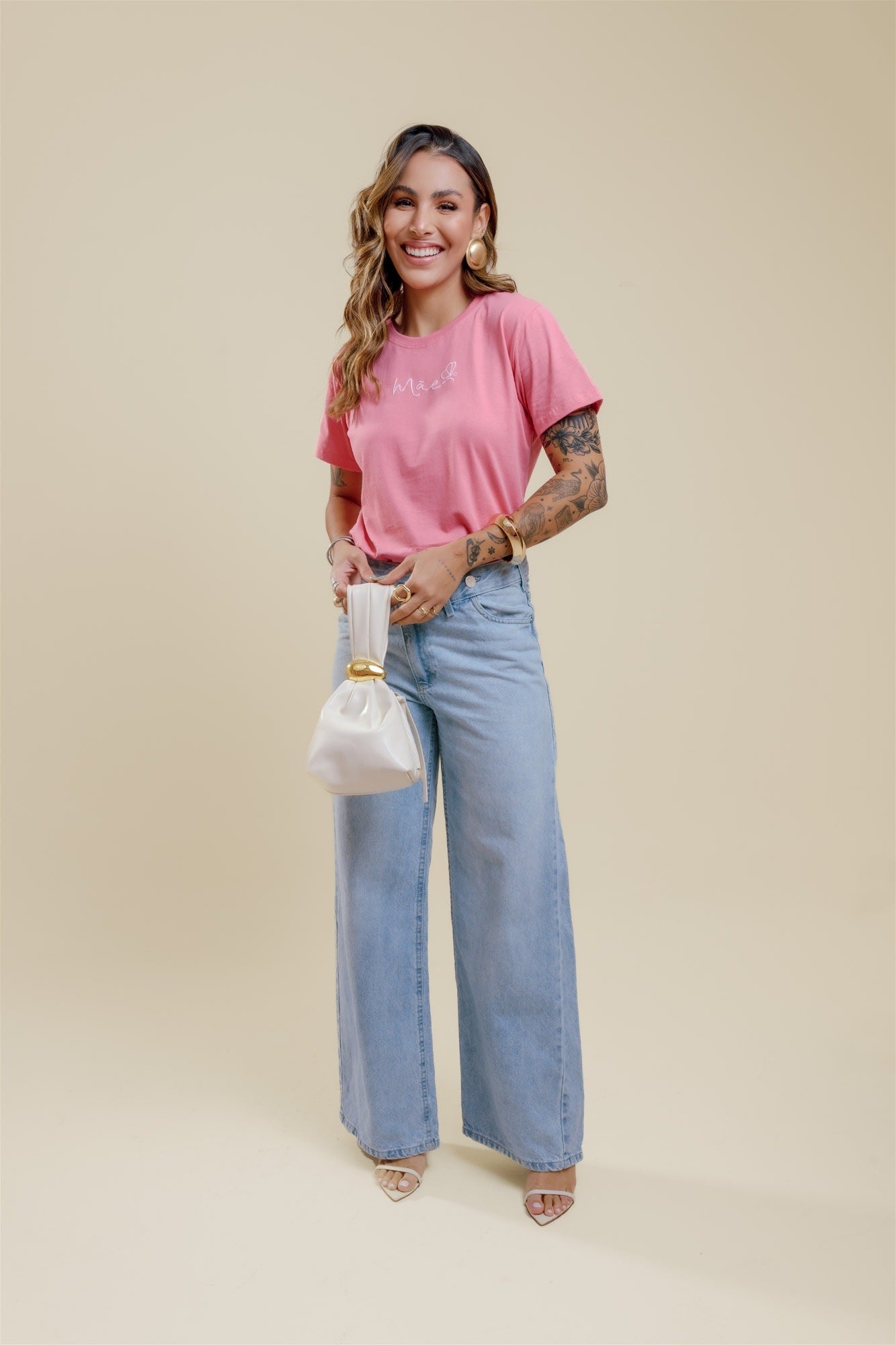 T-Shirt - Mãe (Alto Relevo) - Rosa Cravo