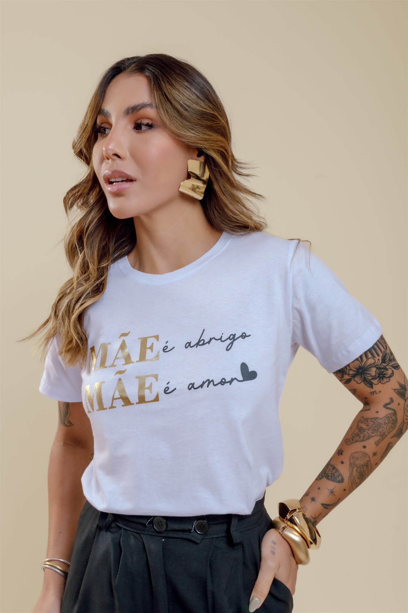T-Shirt - Mãe é abrigo (Foil) - Branco