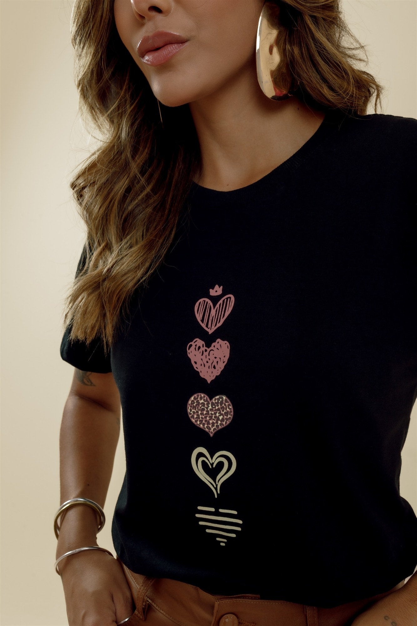 T-Shirt - Corações - Preto