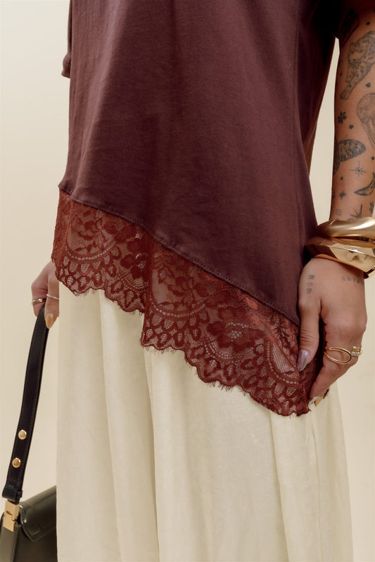 T-Shirt com Renda - Marrom
