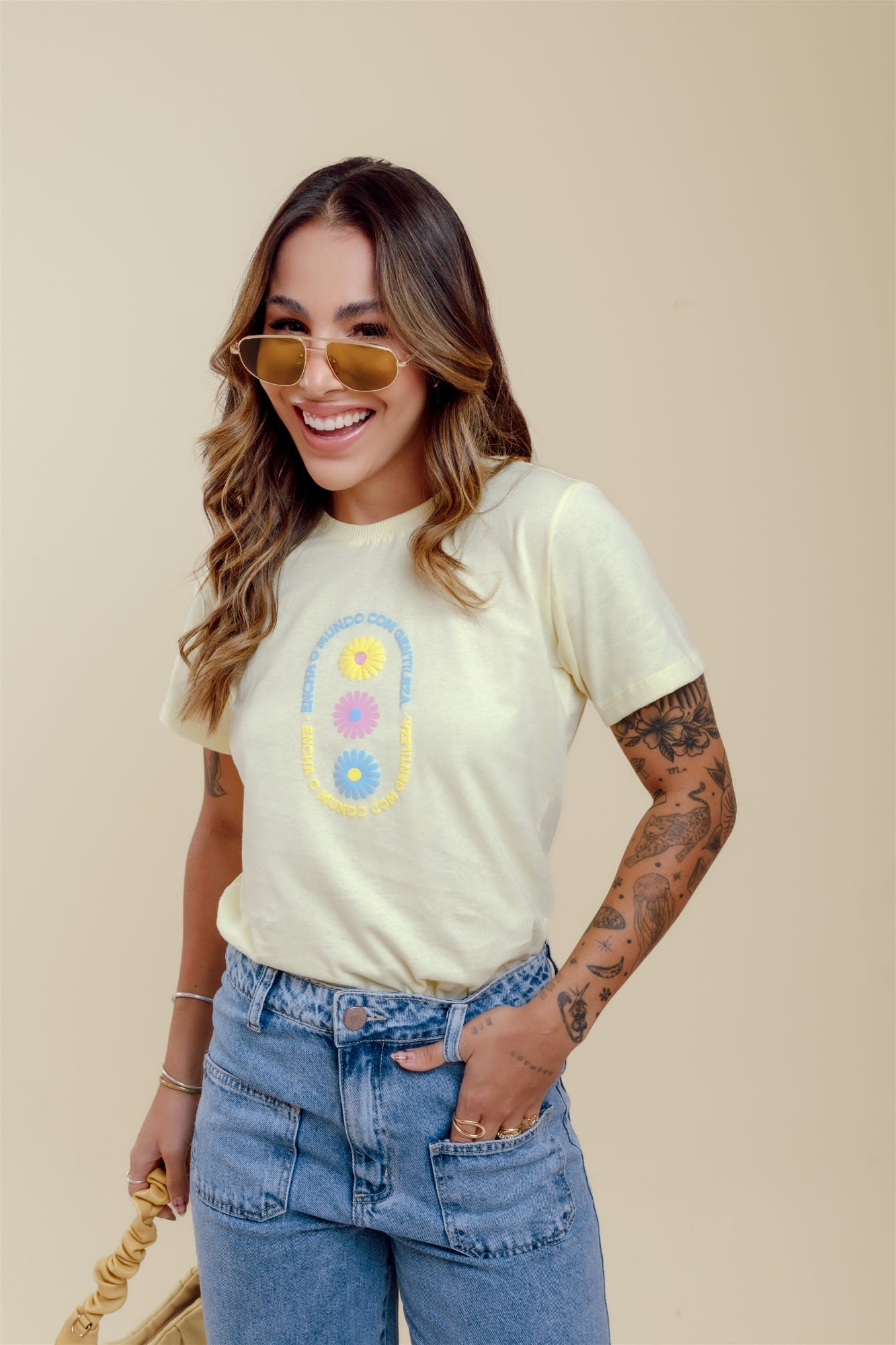 T-Shirt - Encha o mundo com gentileza - Amarelo Bebê