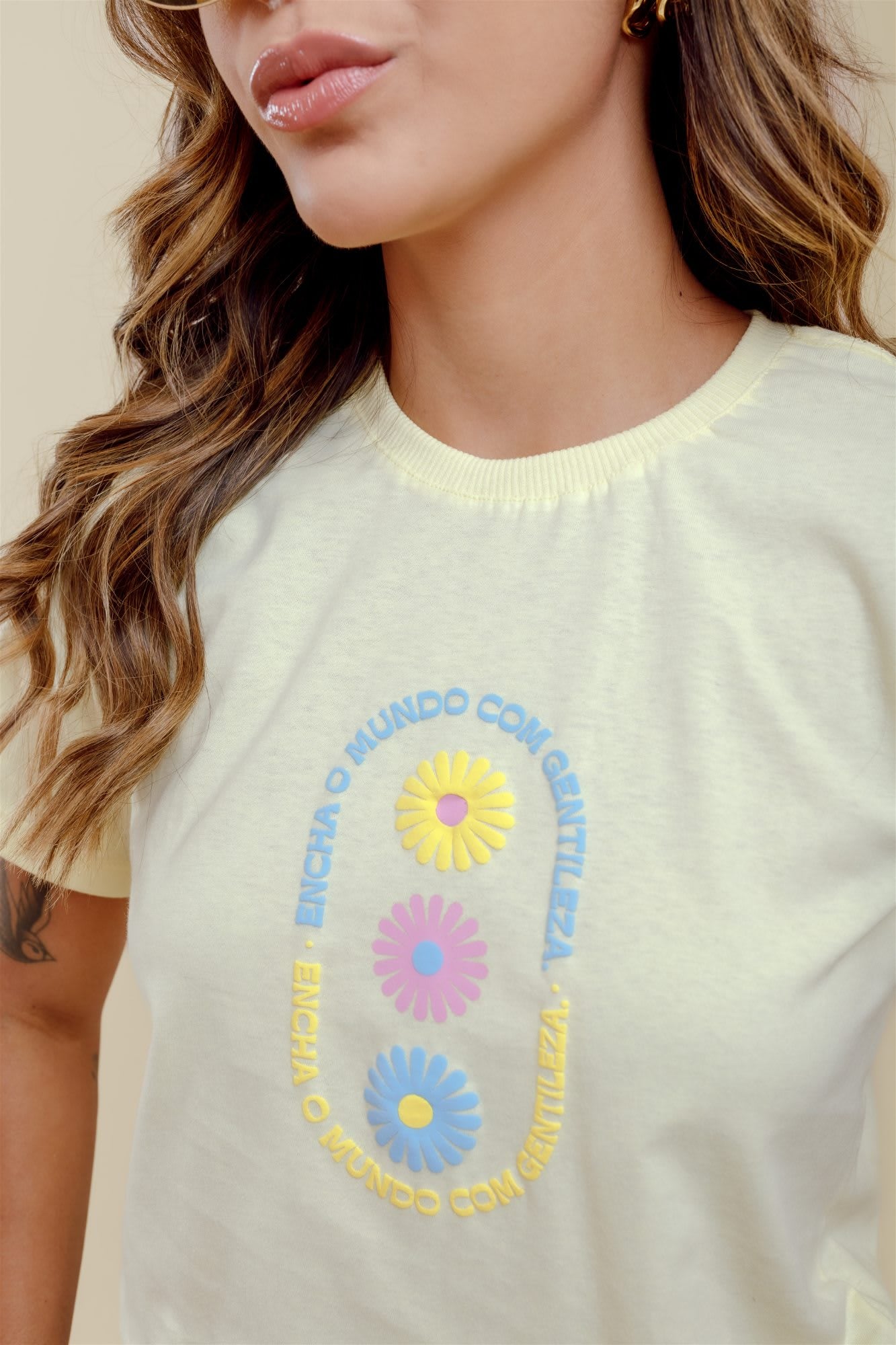 T-Shirt - Encha o mundo com gentileza - Amarelo Bebê