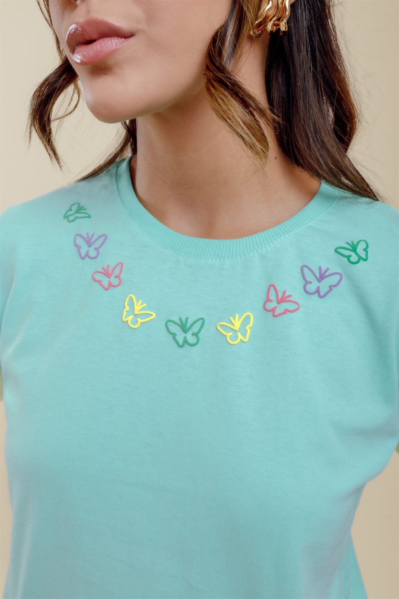 T-Shirt - Borboletas na gola - Verde Água