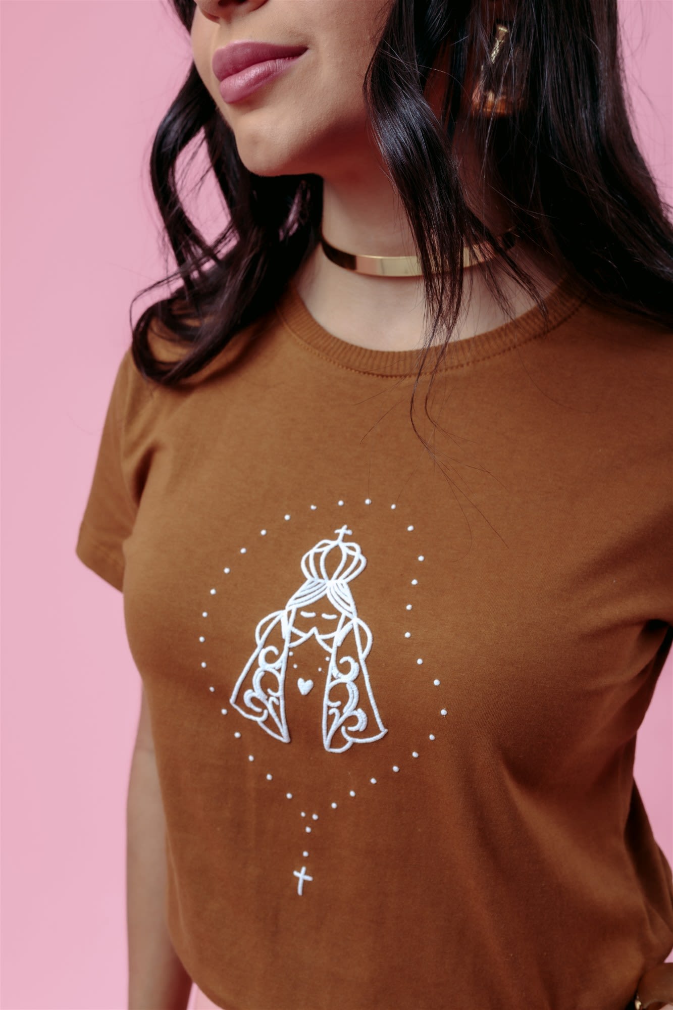 T-Shirt - Nossa Senhora (Alto Relevo) - Marrom