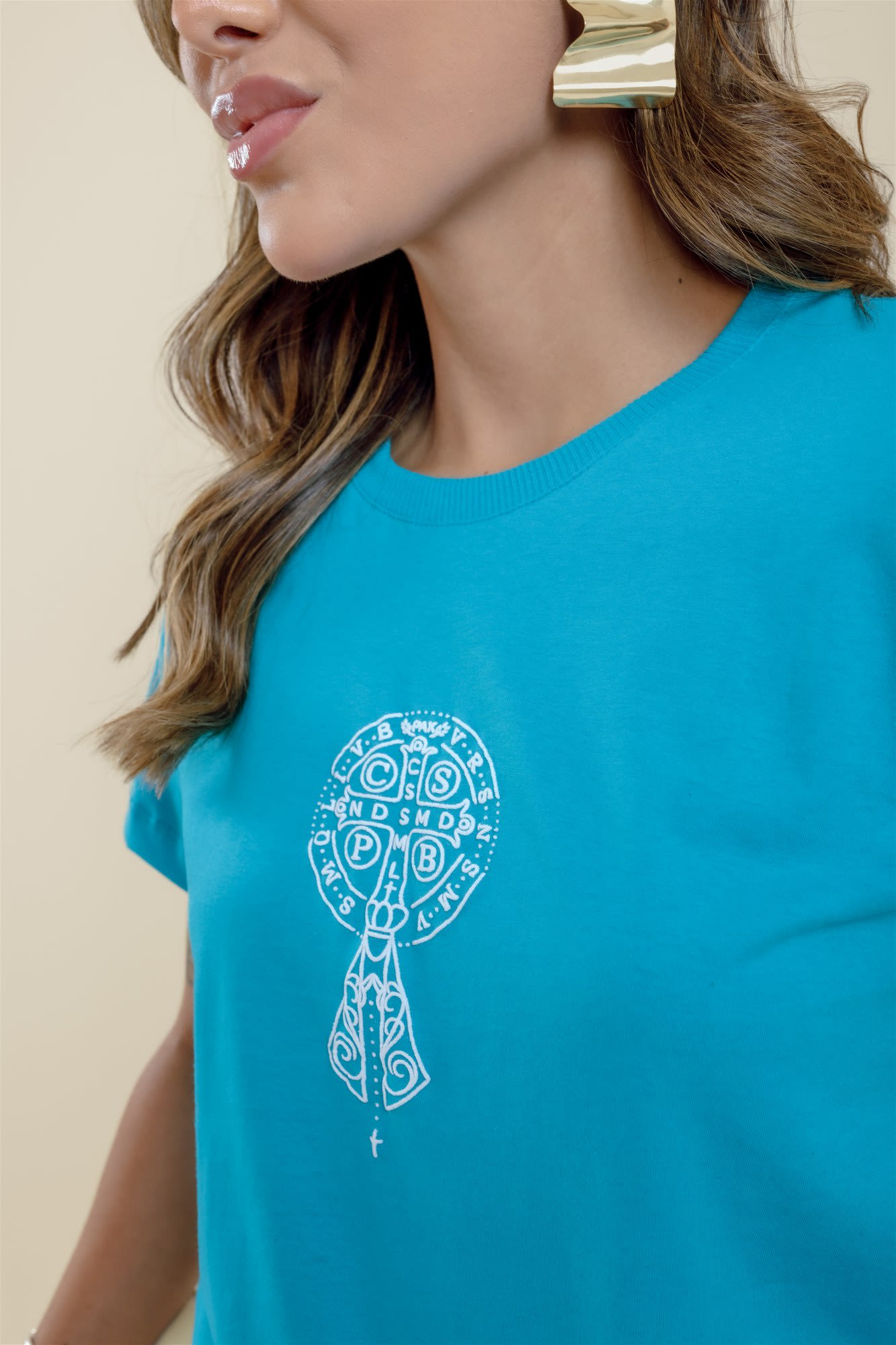 T-Shirt - Nossa Senhora (Alto Relevo) - Azul Turquesa