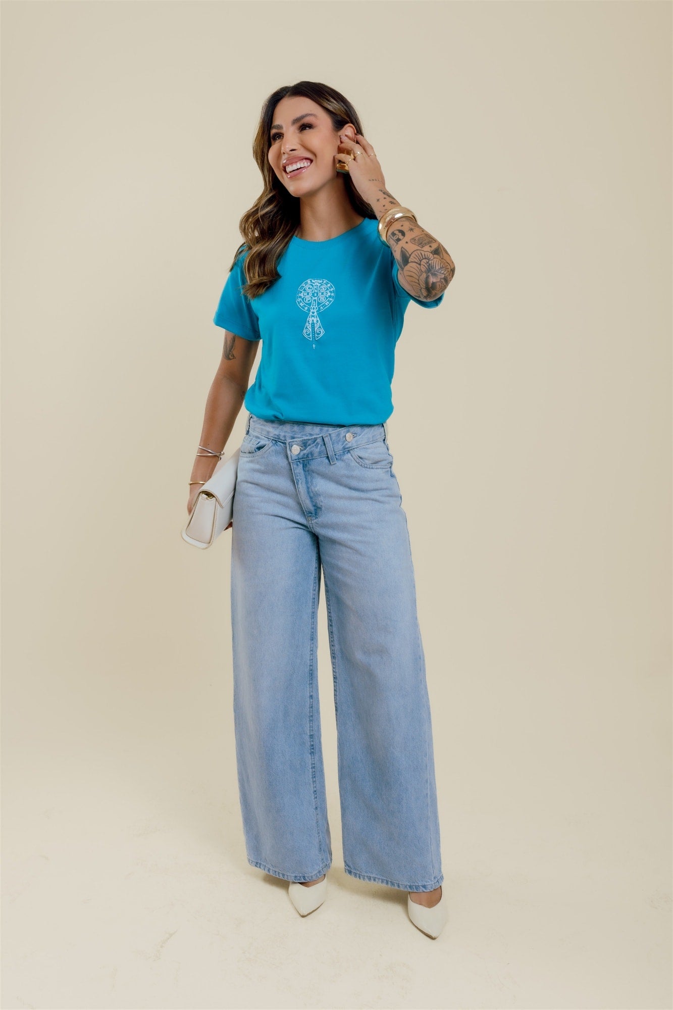 T-Shirt - Nossa Senhora (Alto Relevo) - Azul Turquesa