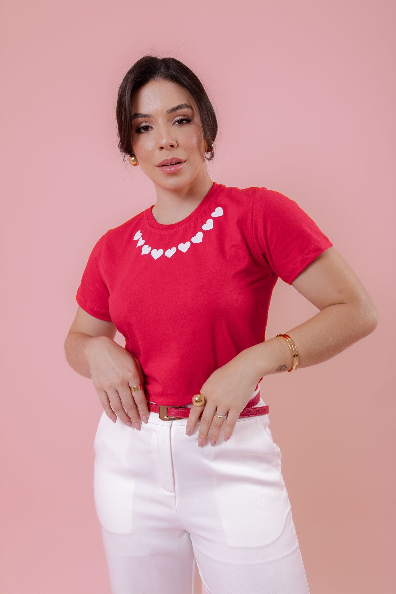 T-Shirt - Corações na Gola - Vermelho