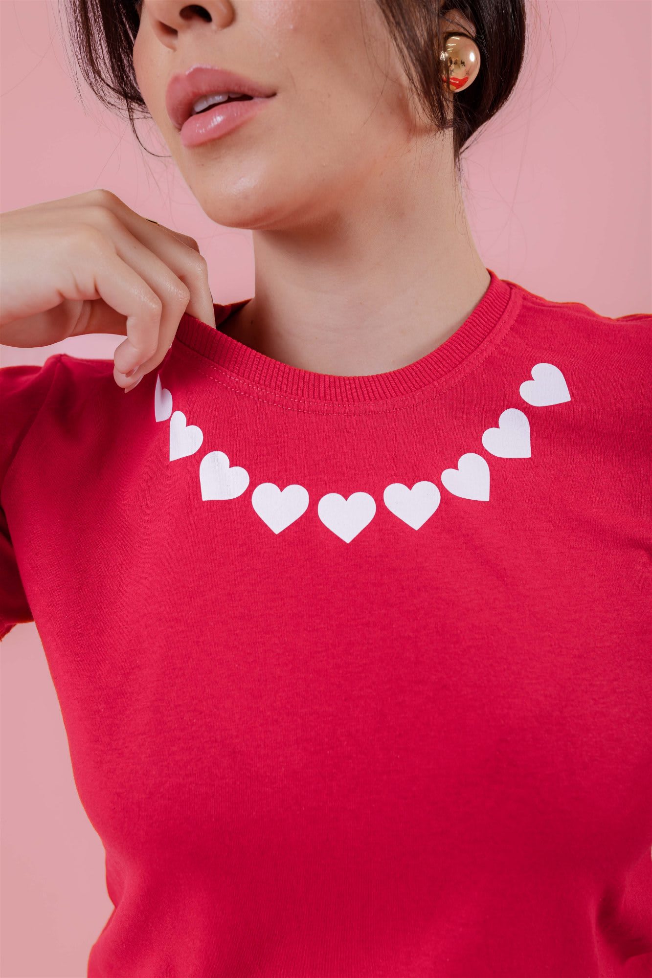 T-Shirt - Corações na Gola - Vermelho