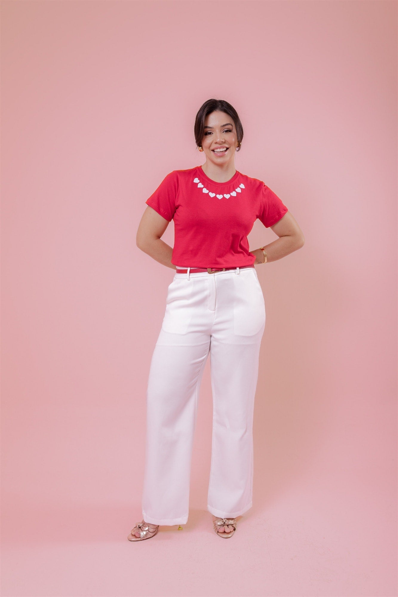 T-Shirt - Corações na Gola - Vermelho