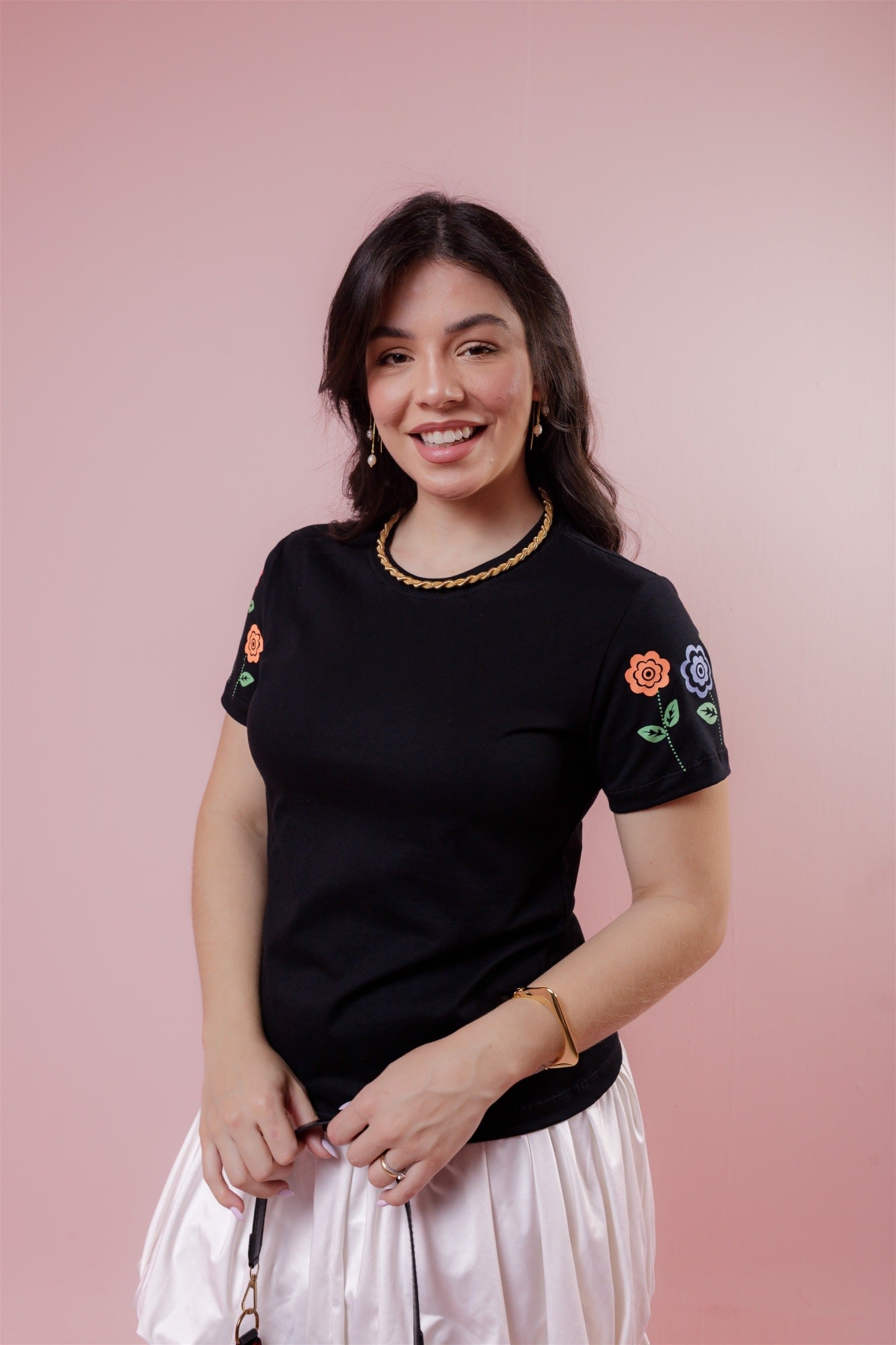 T-Shirt - Flores na manga - Preto