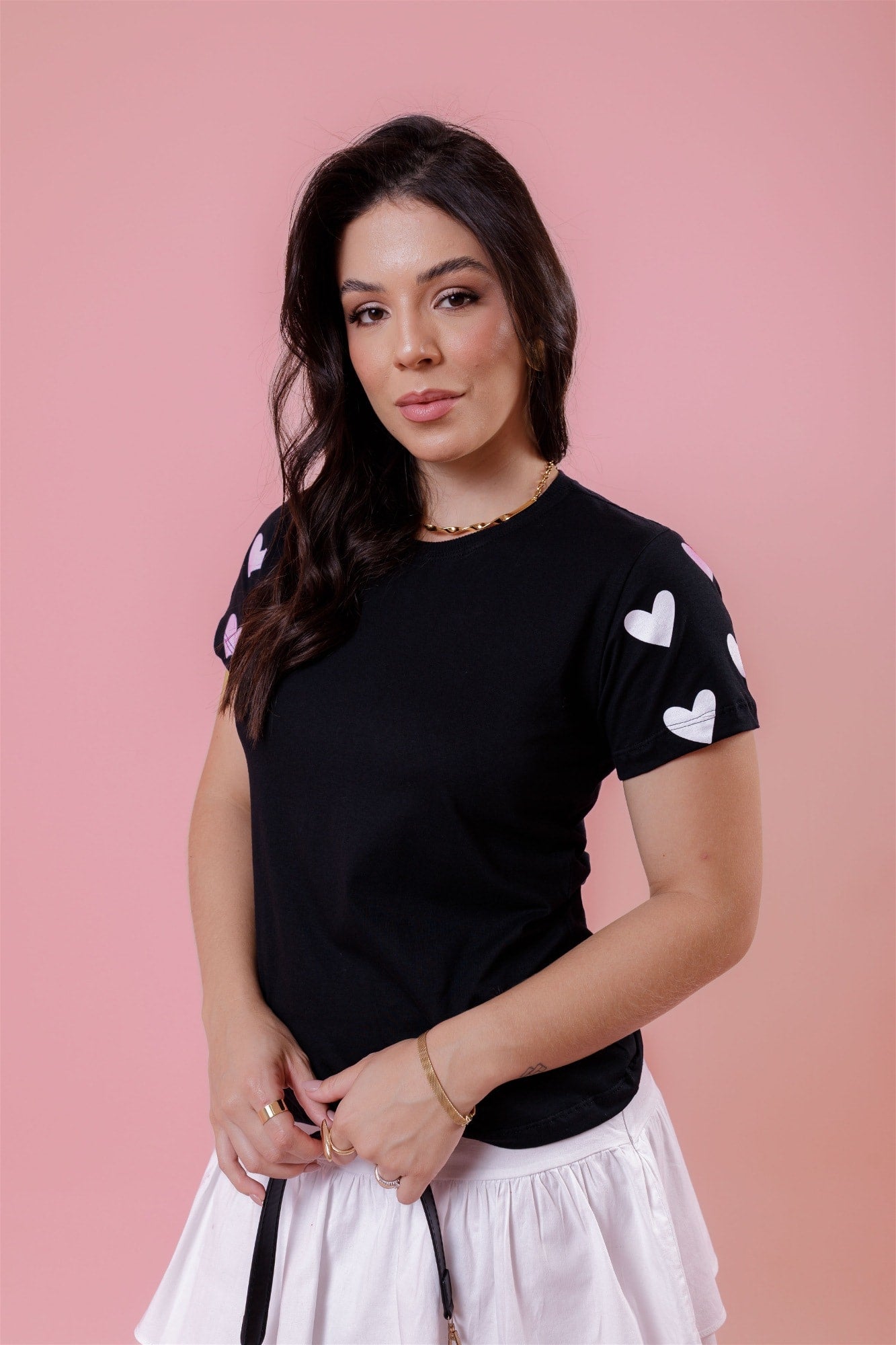 T-Shirt - Corações na manga - Preto