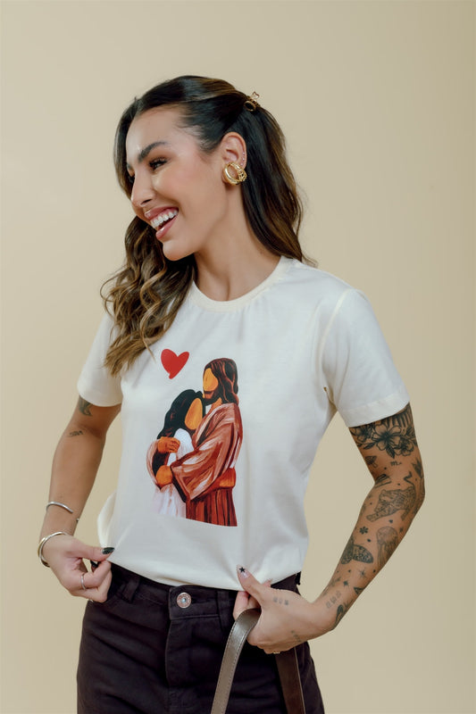 T-Shirt - Abraço de Jesus - Bege Claro
