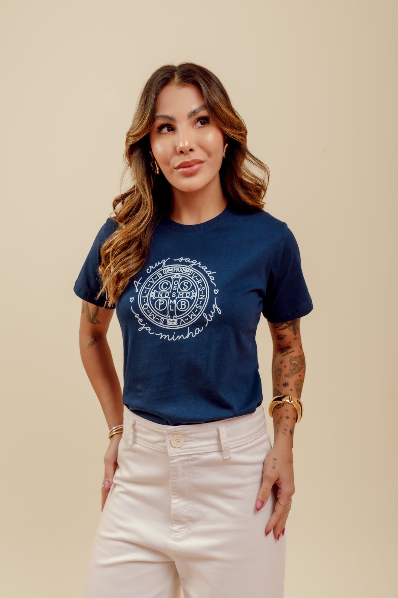 T-Shirt - A cruz sagrada - Azul Marinho