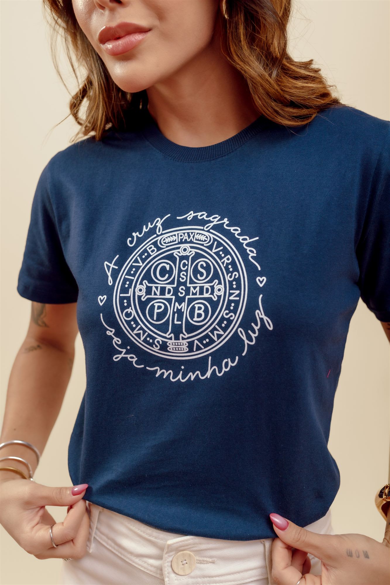 T-Shirt - A cruz sagrada - Azul Marinho