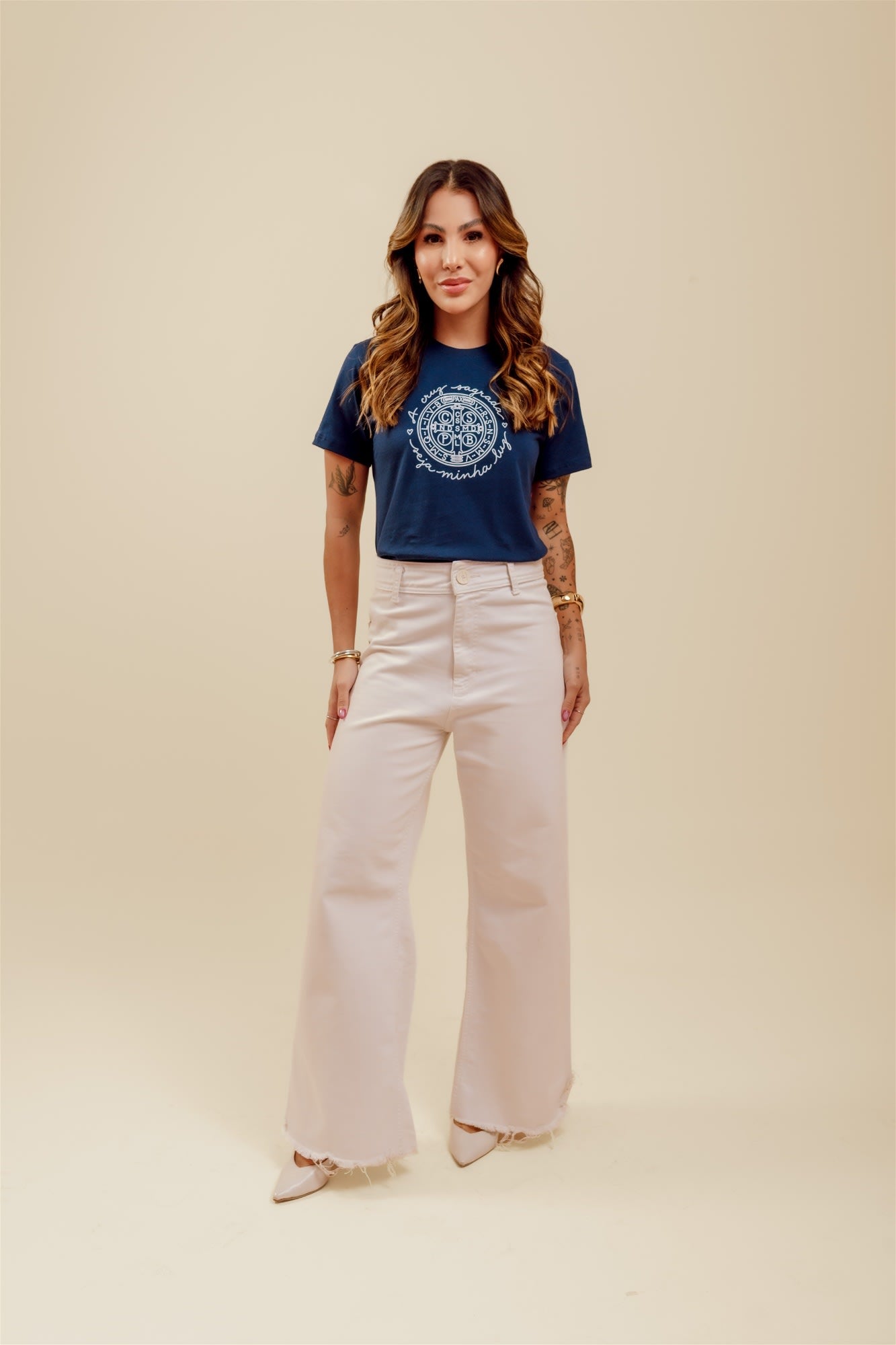 T-Shirt - A cruz sagrada - Azul Marinho