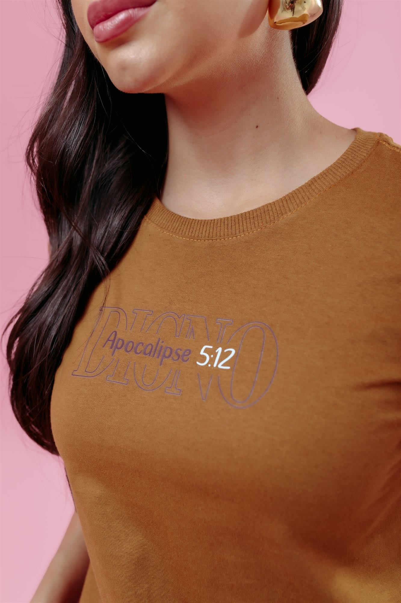 T-Shirt - Apocalipse 5:12 - Marrom