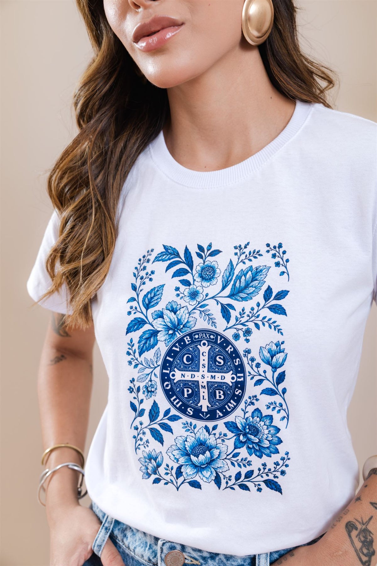 T-Shirt - Medalha de São Bento - Branco