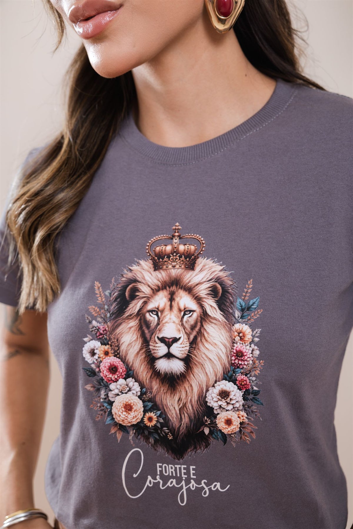 T-Shirt - Forte e Corajosa - Cinza Escuro