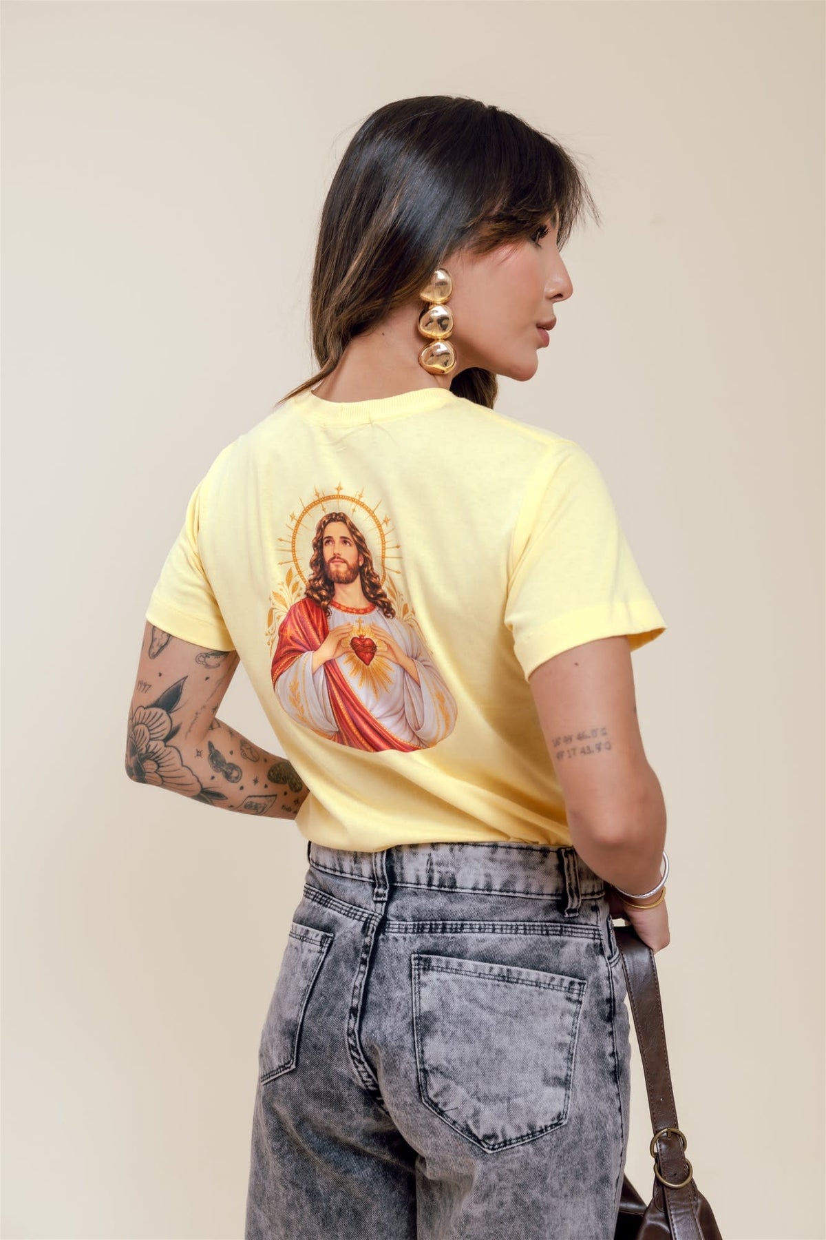 T-Shirt - Jesus, em ti confio - Amarelo bebê