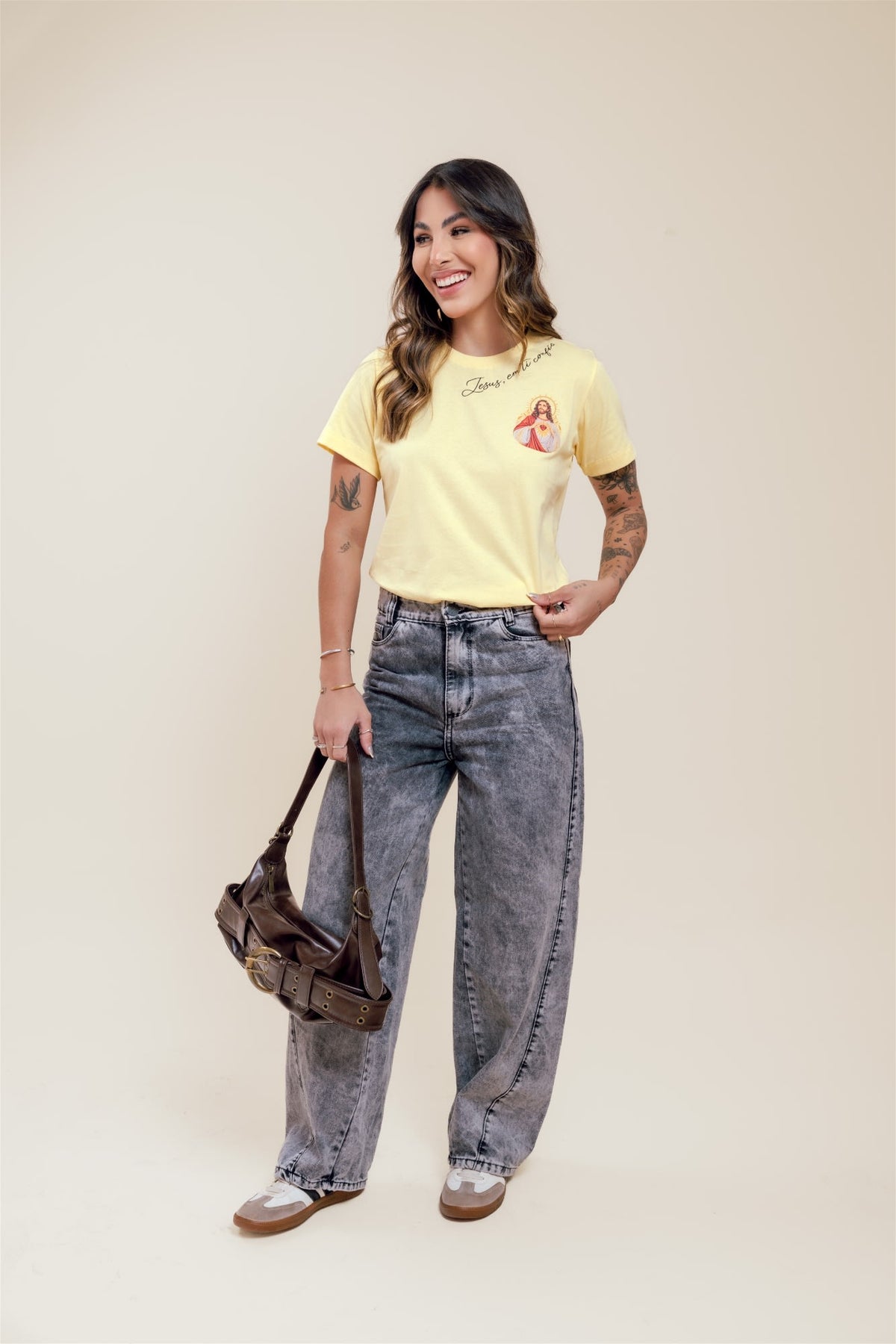 T-Shirt - Jesus, em ti confio - Amarelo bebê