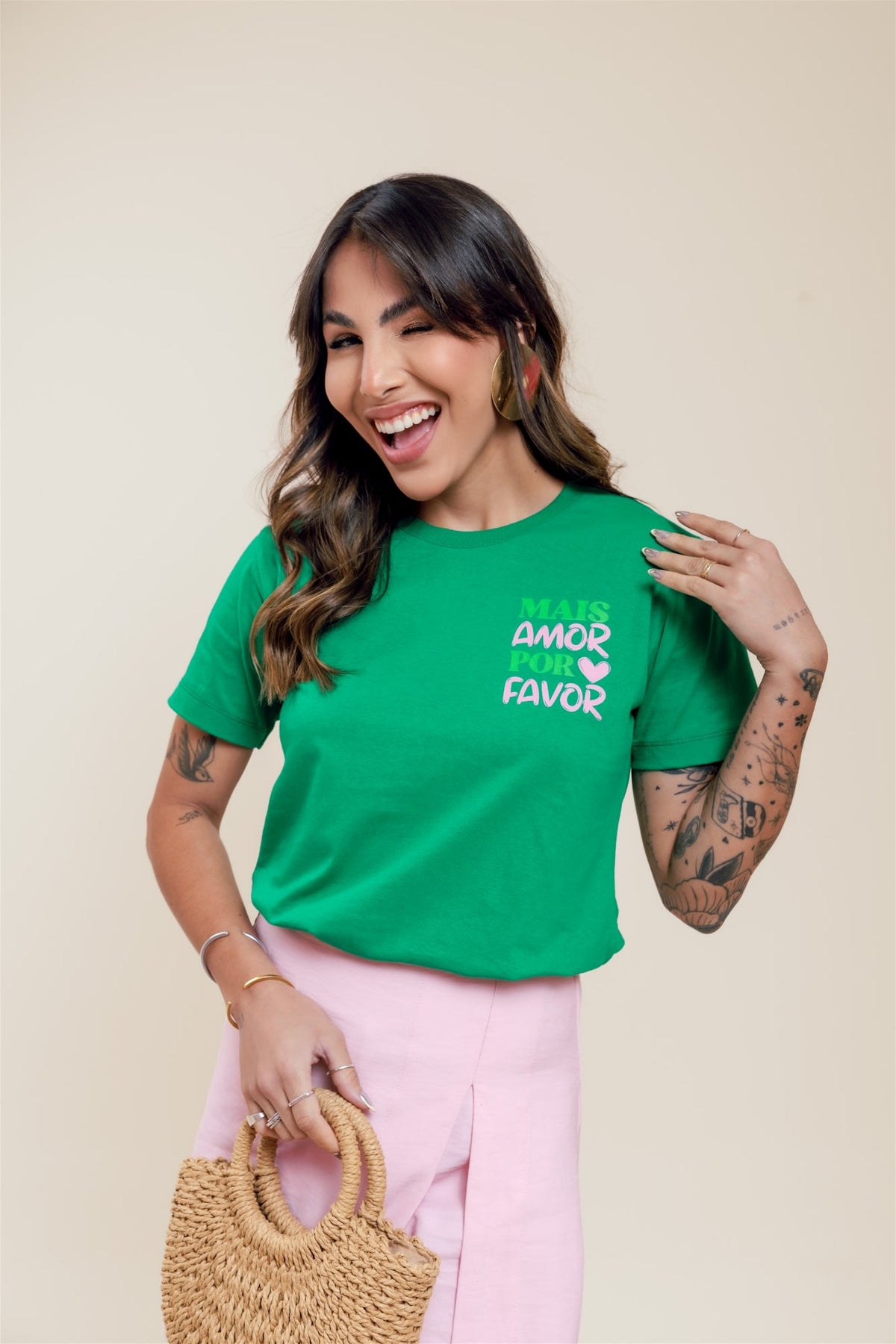 T-Shirt - Mais amor por favor - Verde bandeira