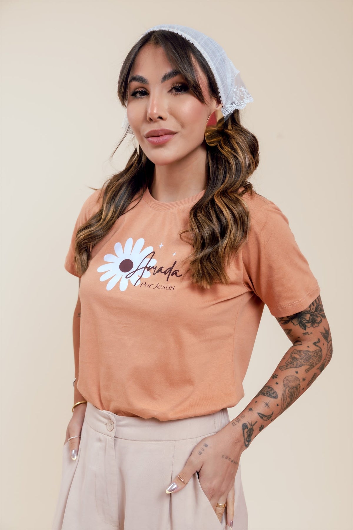 T-Shirt - Amada por Jesus - Pêssego