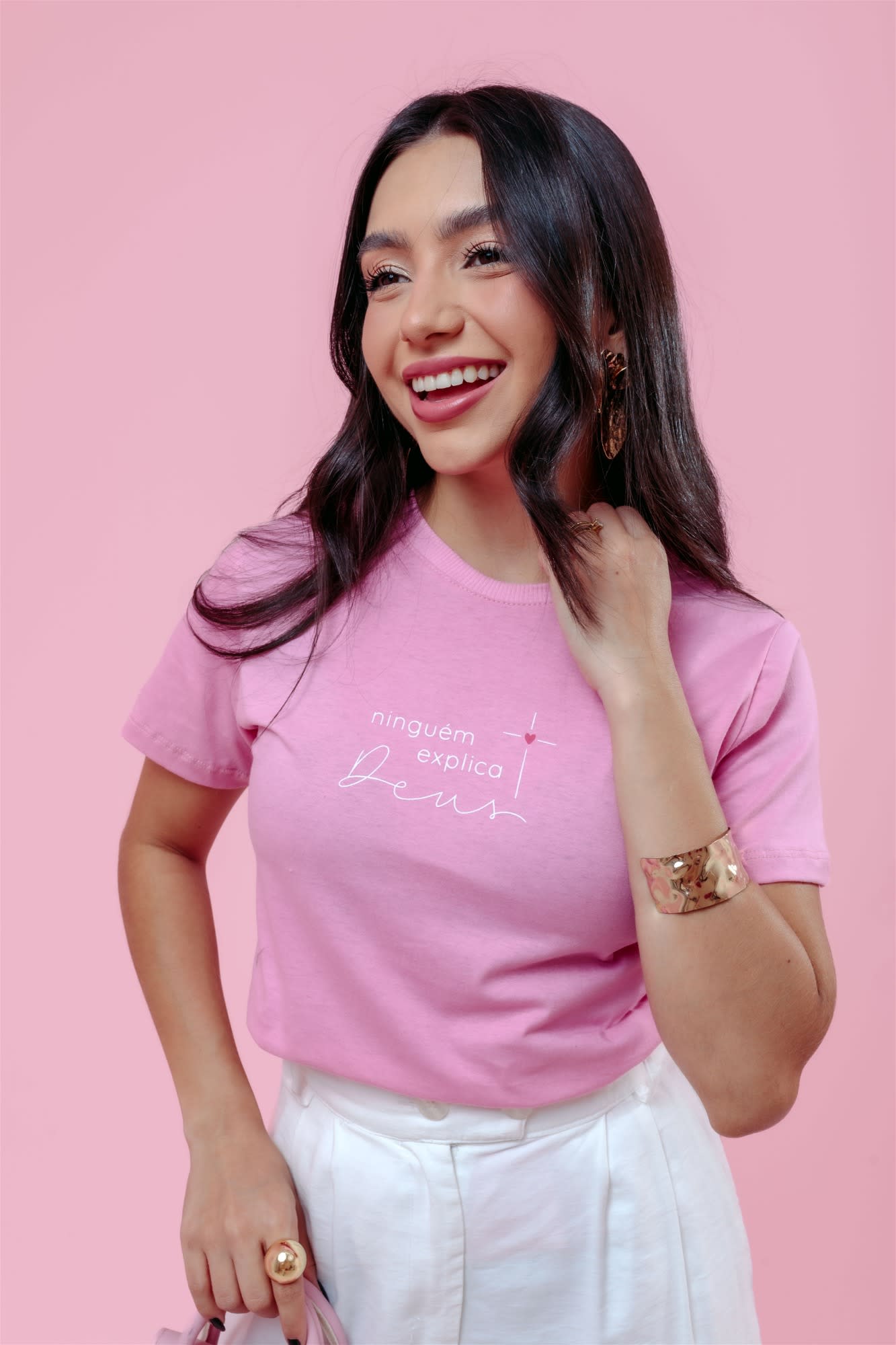T-Shirt - Ninguém explica Deus - Rosa Chiclete
